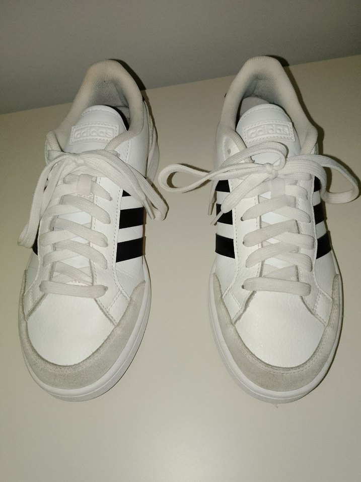 Beyaz Siyah Çizgili Bağcıklı Spor Ayakkabı - Görsel 5