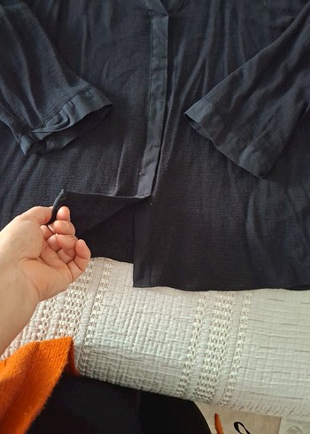 Siyah V Yaka Düğmeli  Bluz - Görsel 2