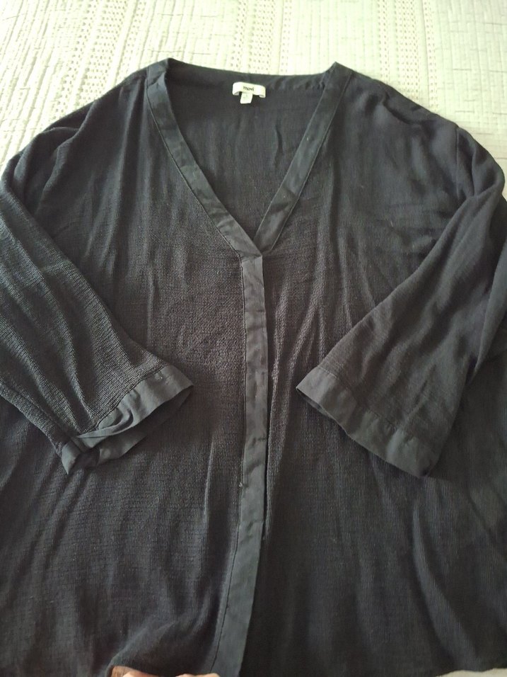 Siyah V Yaka Düğmeli  Bluz - Görsel 3