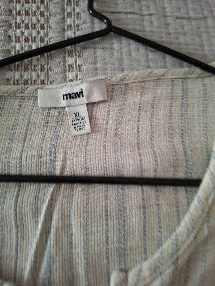 Bej V Yakalı Rahat Kesim Bluz - Görsel 4