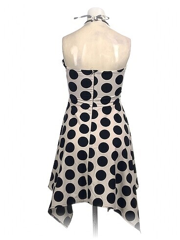 l Beden PreLoved Kısa Elbise %70 İndirimli.