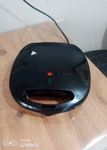 Siyah Elektrikli Sandviç Makinesi