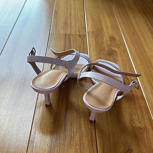 37 Beden Derimod kitten heels