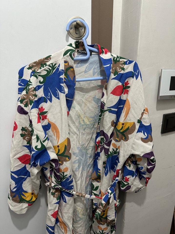 Çiçek Desenli Kısa Bohem Kimono - Görsel 2