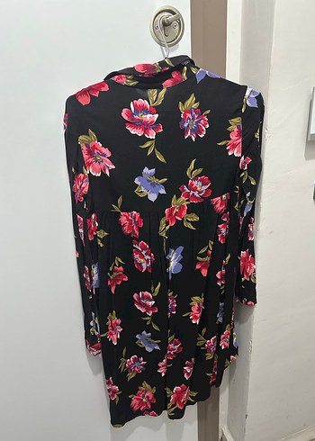 Stradivarius uzun gömlek elbise Çiçek Desenli Siyah Midi Elbise - Görsel 6