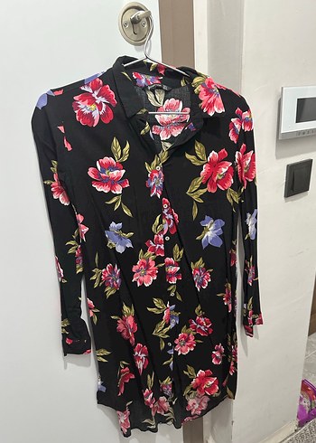 Stradivarius uzun gömlek elbise Çiçek Desenli Siyah Midi Elbise - Görsel 4