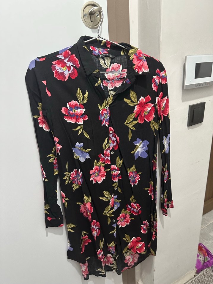 Stradivarius uzun gömlek elbise Çiçek Desenli Siyah Midi Elbise - Görsel 4