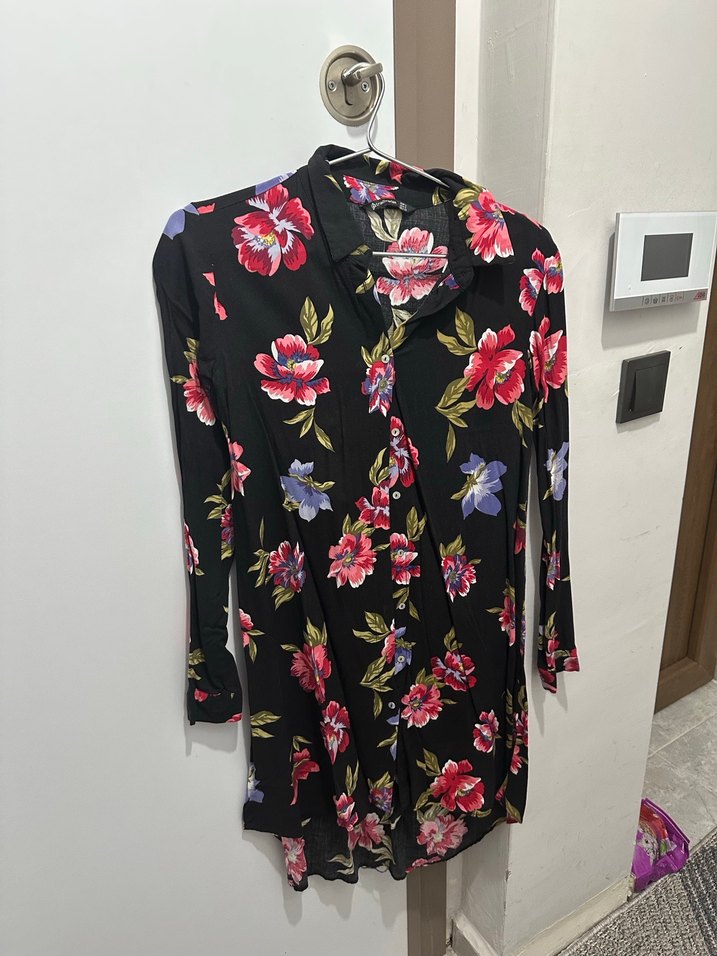 Stradivarius uzun gömlek elbise Çiçek Desenli Siyah Midi Elbise - Görsel 5