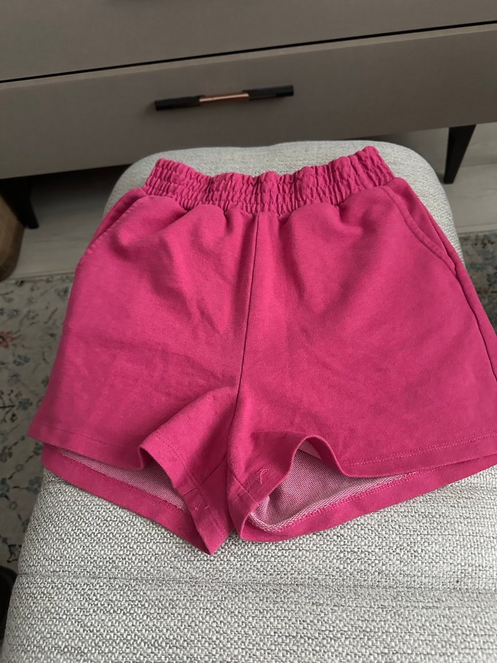 Pembe Rahat Düz Şort — görsel 3/6