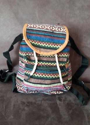 kilim desenli sirt cantasi