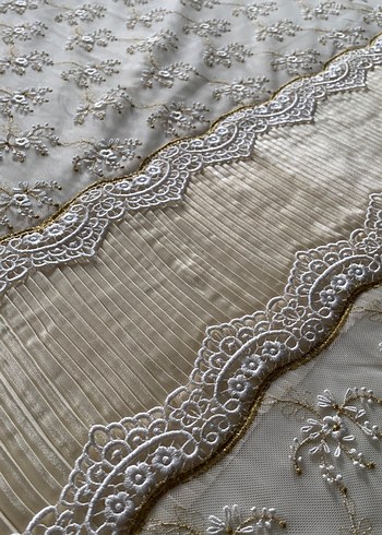 İşlemeli Parlak Beyaz Yatak Örtüsü - Görsel 5