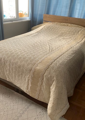 İşlemeli Parlak Beyaz Yatak Örtüsü - Görsel 6