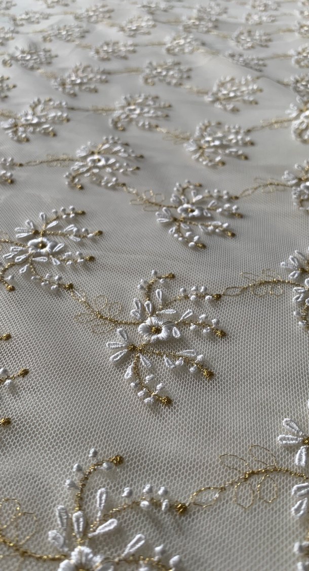 İşlemeli Parlak Beyaz Yatak Örtüsü - Görsel 4