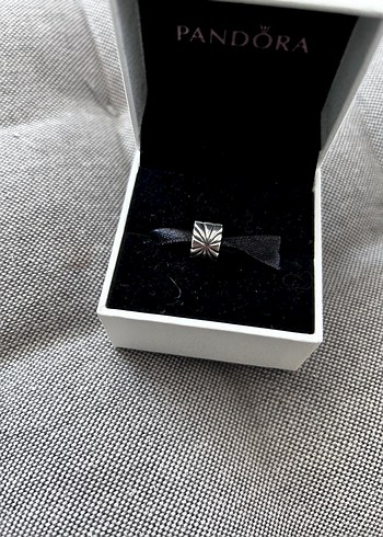 Pandora Kadın Gri Desenli Charm