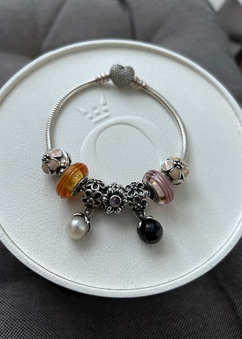 Pandora Pandora