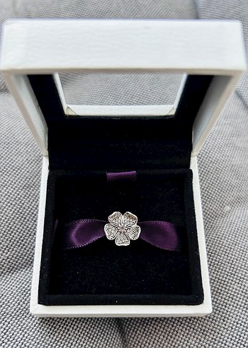 Mor Kurdeleli Çiçek Desenli Kadın Charm - Görsel 2