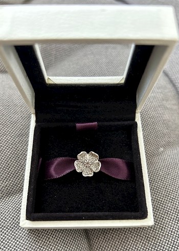 Mor Kurdeleli Çiçek Desenli Kadın Charm - Görsel 4