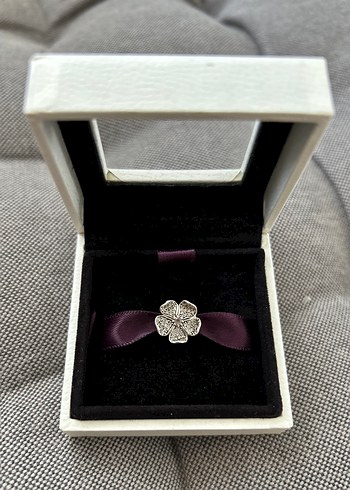 Mor Kurdeleli Çiçek Desenli Kadın Charm - Görsel 5