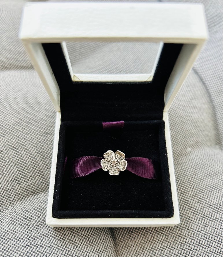 Mor Kurdeleli Çiçek Desenli Kadın Charm - Görsel 3