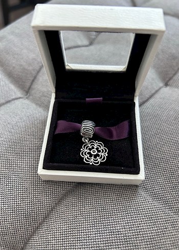 Mor ve Gri Boncuklu Gotik Kadın Charm - Görsel 2