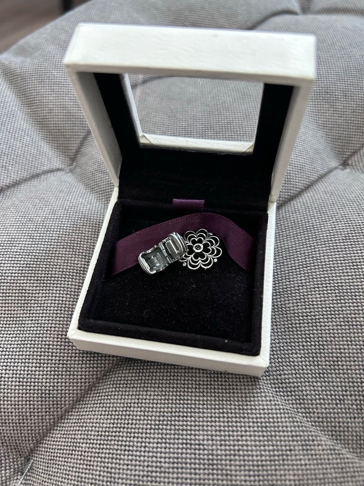 Mor ve Gri Boncuklu Gotik Kadın Charm - Görsel 3