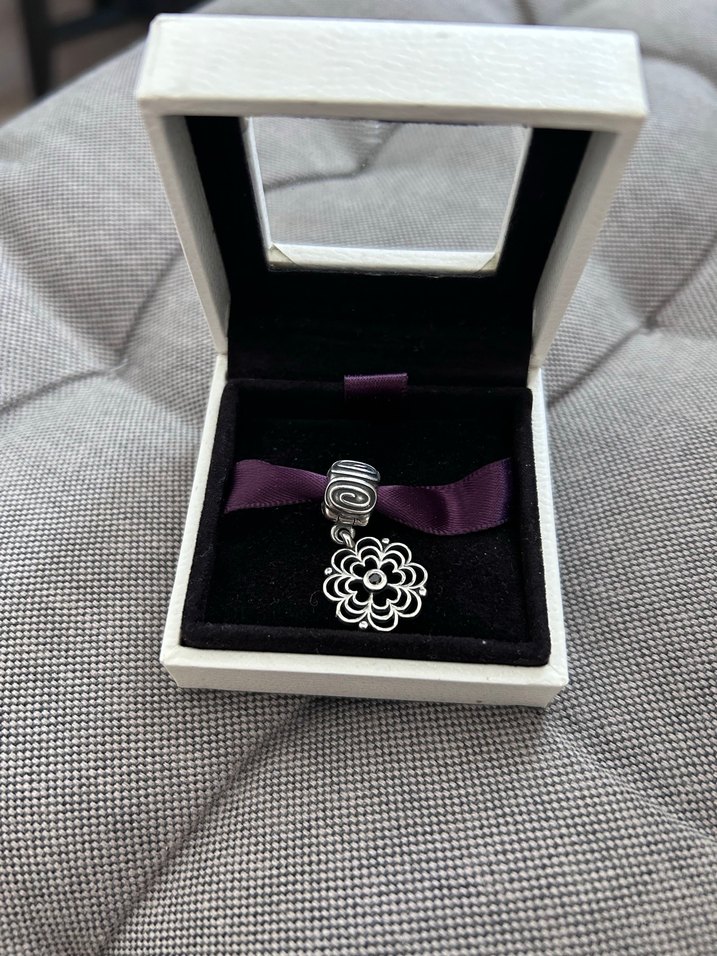 Mor ve Gri Boncuklu Gotik Kadın Charm - Görsel 2