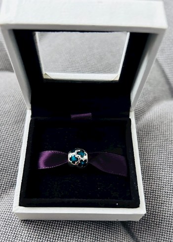 Turkuaz Renkli Kurdeleli Kadın Charm - Görsel 3