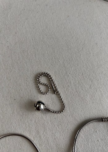 Gri Zincir Detaylı Minimalist Bileklik