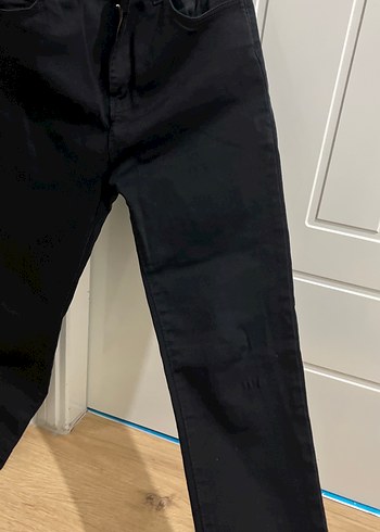 Siyah Kemer Detaylı Kadın Kot Pantolon - Görsel 3