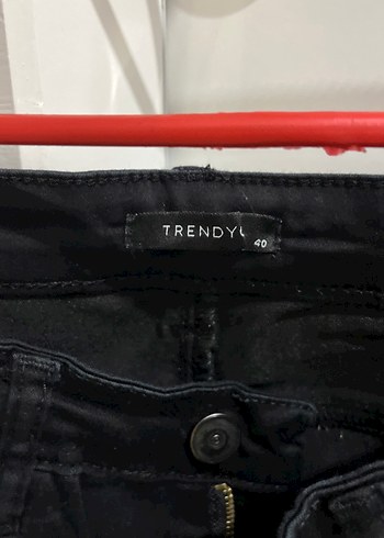 Siyah Kemer Detaylı Kadın Kot Pantolon - Görsel 4