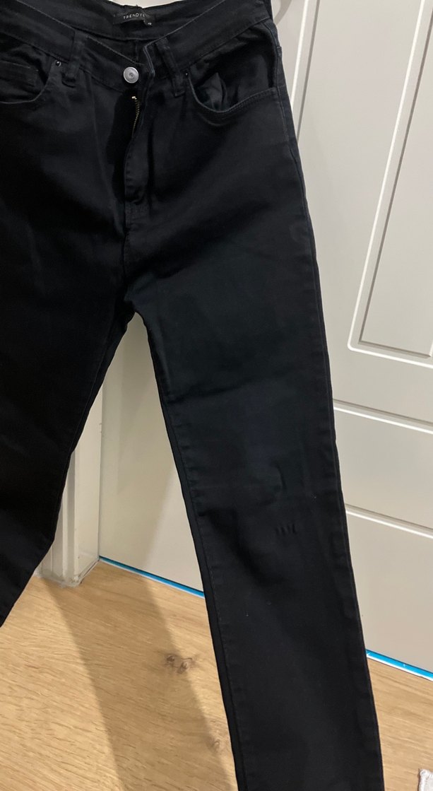 Siyah Kemer Detaylı Kadın Kot Pantolon - Görsel 3