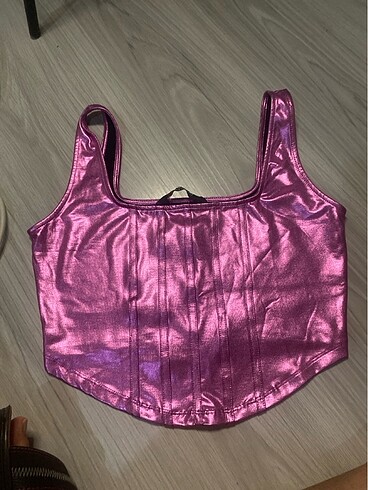 Parlak pembe büstıyer