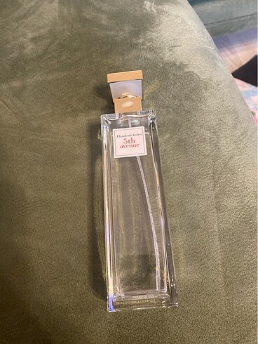 Elizabeth Arden parfüm şişesi