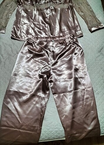 Pierre Cardin Çok güzel ve şık bir pijama takımı 