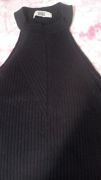 Gigii's siyah bluz
