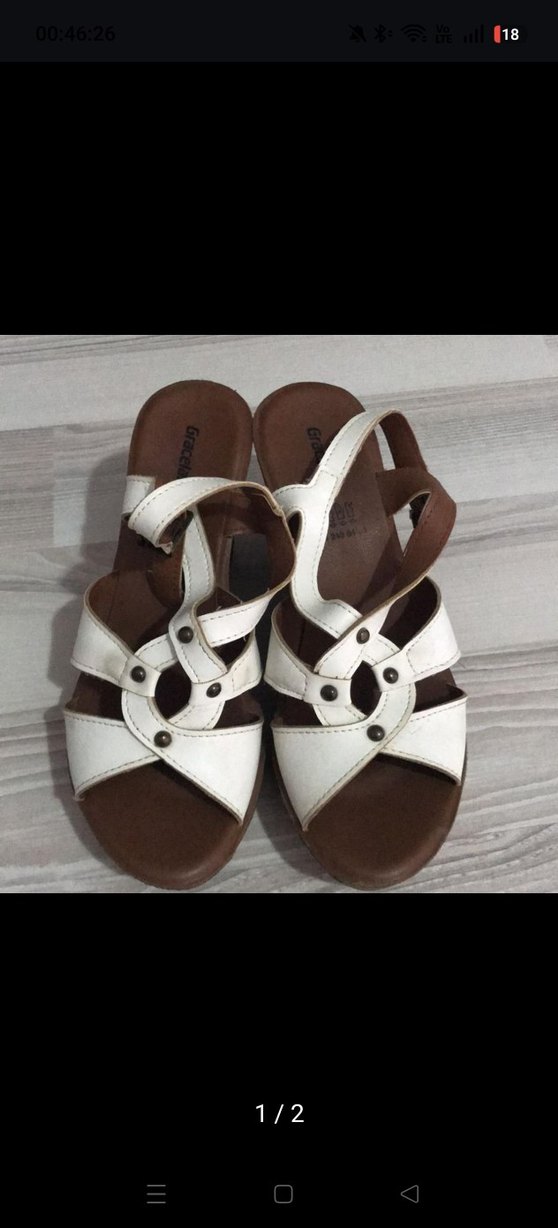 Beyaz Tokalı Dolgu Topuk Kadın Sandalet - Görsel 2