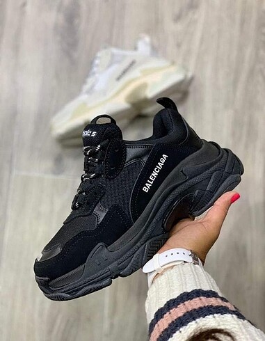 37 Beden Balenciaga triple s