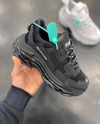 New Balance Balenciaga triple s