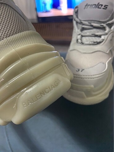 37 Beden gri Renk Balenciaga triple s