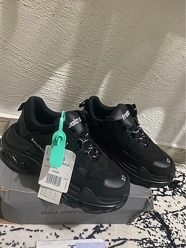 37 Beden siyah Renk New Balenciaga