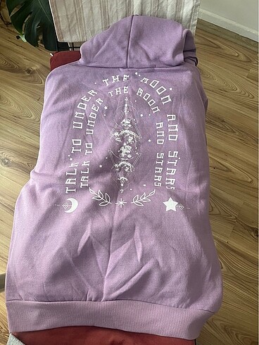 s Beden Koton lila arkası yazılı S beden oversize sweat