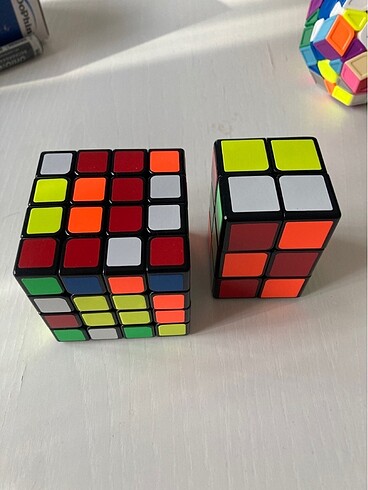 İki adet rubik küp