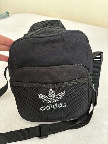 Adidas askılı çanta