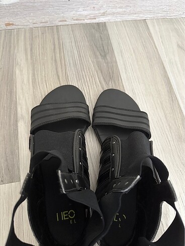 38 Beden siyah Renk Adidas sandalet