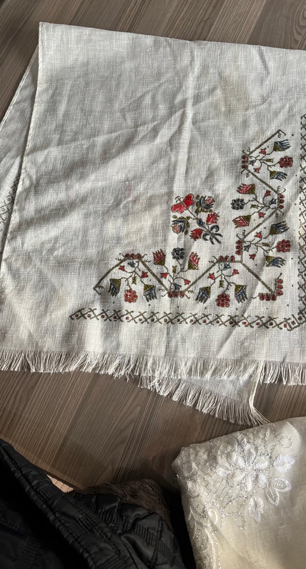 İşlemeli Beyaz Masa Örtüsü - Görsel 2