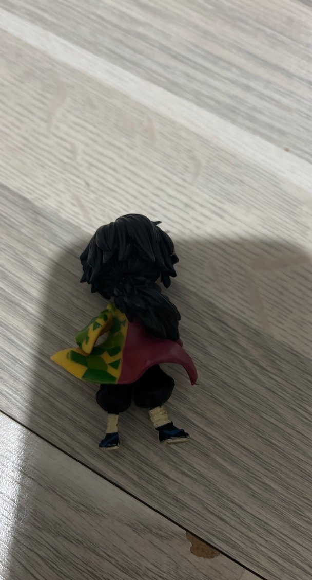 Küçük Sarı Koyu Renkli Aksiyon Figürü 6.5 cm - Görsel 3