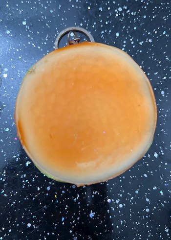 Parlak Turuncu Kabartmalı Kadın Anahtarlık - Görsel 2