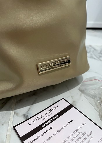 Parlak Altın Deri Kadın Çantası - Görsel 5