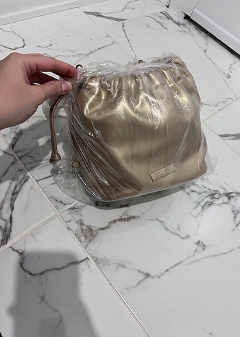 Parlak Altın Deri Kadın Çantası - Görsel 6