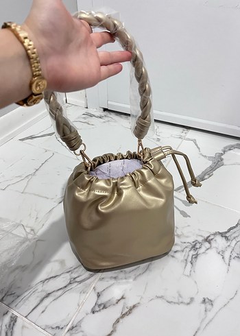 Parlak Altın Deri Kadın Çantası - Görsel 3